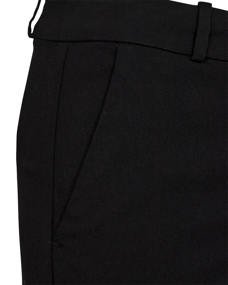 FQSOLVEJ-PANTS SHORT Svart