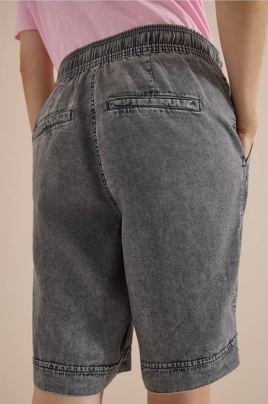 NEELE SHORTS  TENCEL Grå